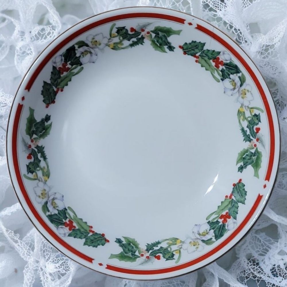 Vtg Coupe Soup Bowl ST Maria By Lynn's China Holly Berries White Flower Gold Rim